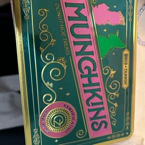 Munchkins Donut Hole Treats Tin - Green and Pink